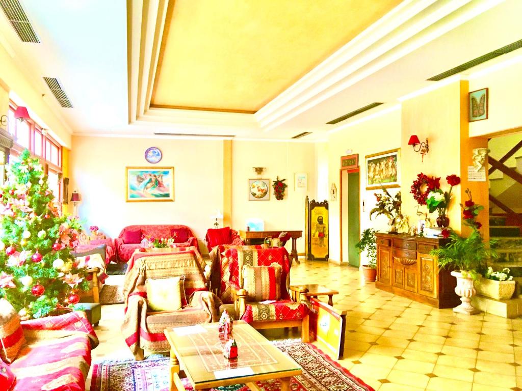 Un lugar para sentarse en delphi aiolos center hotel panoramic view&yoga harmony hotel&rooms