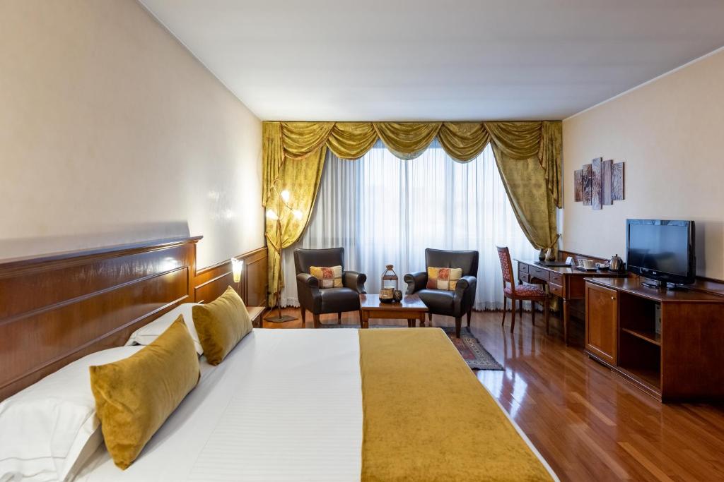 TV a/nebo společenská místnost v ubytování Hotel Leopardi