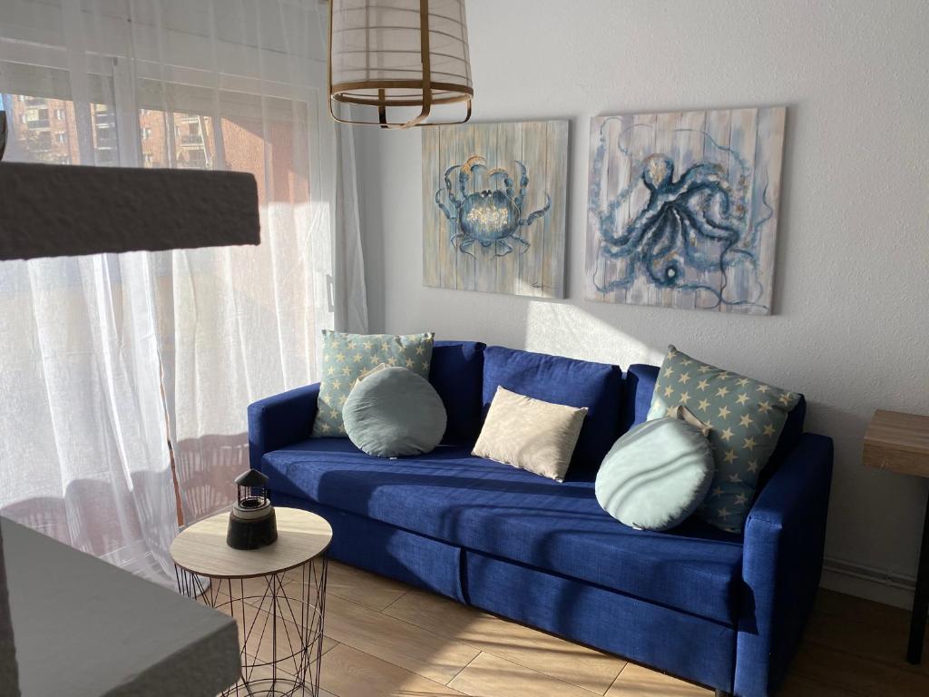 A seating area at Vilamarlux VI
