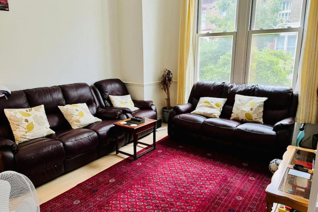 Comfortable 2 Bedroom Apartment in West London