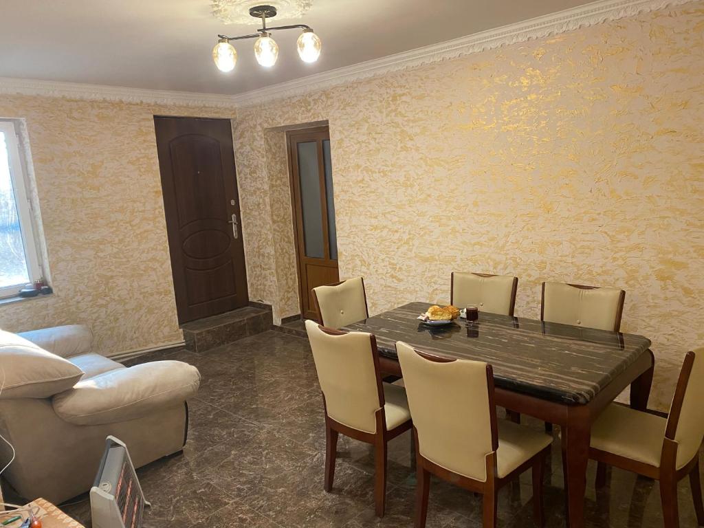 Posezení v ubytování Friend's House rooms near Airport