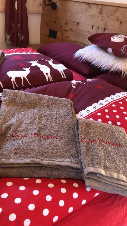 A bed or beds in a room at Cèsa Prinoth