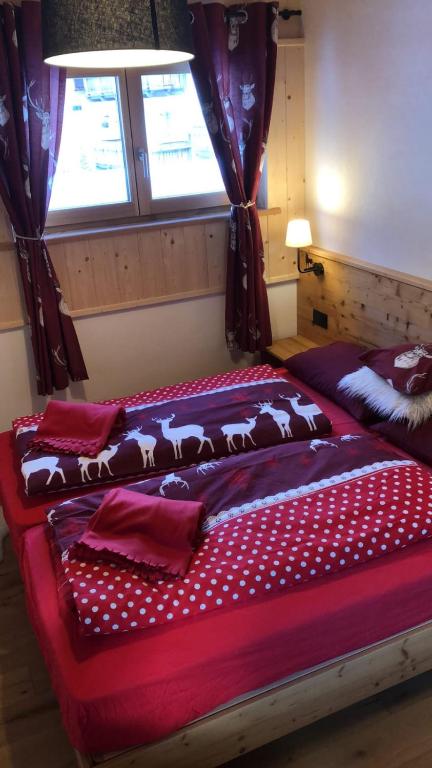 A bed or beds in a room at Cèsa Prinoth
