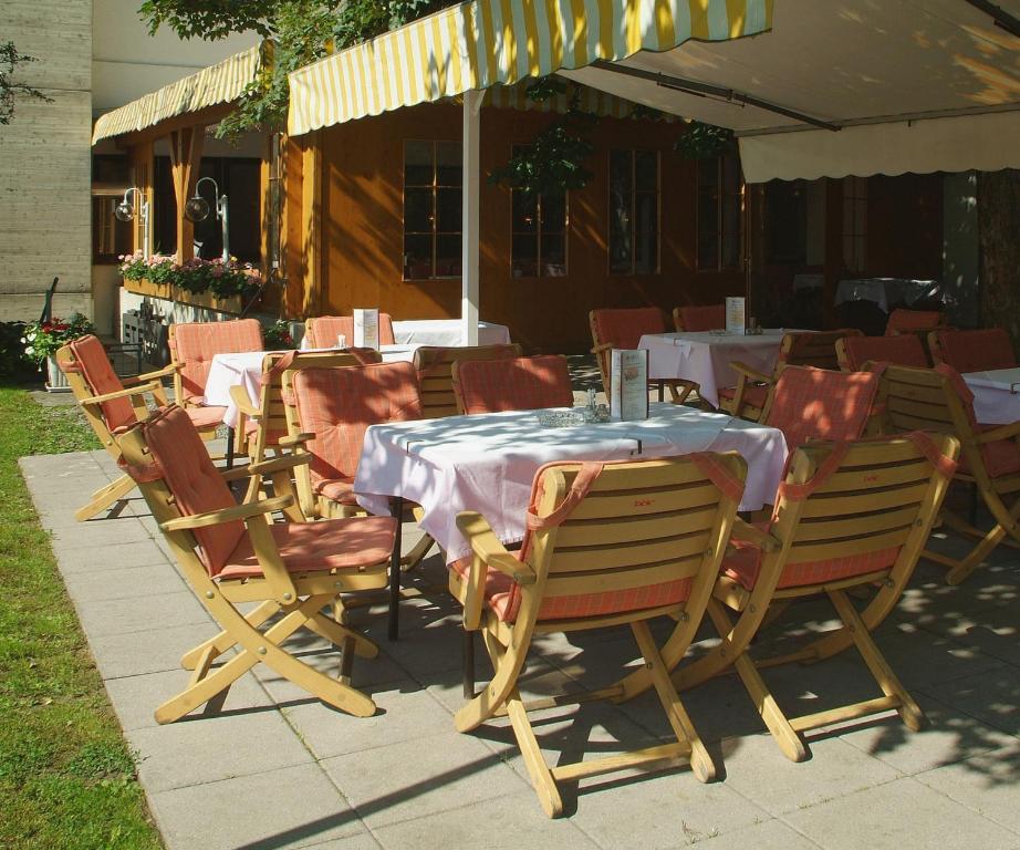 A restaurant or other place to eat at Hotel-Garni Stern - bed & breakfast & more