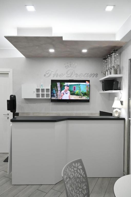 A kitchen or kitchenette at B&B The Dream