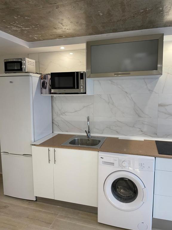 APARTAMENTOS SAN JUAN de GAZTELUGATXE - Planta Baja - Acceso A Discapacidad