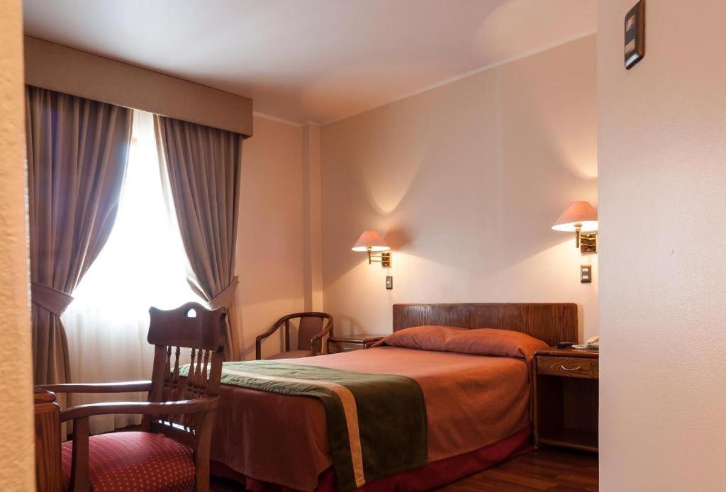 Postel nebo postele na pokoji v ubytování Hotel Francisco De Aguirre