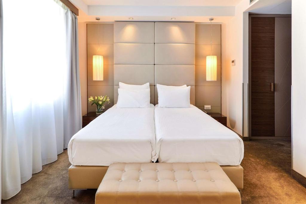 Letto o letti in una camera di Belgrade Art Hotel, a member of Radisson Individuals