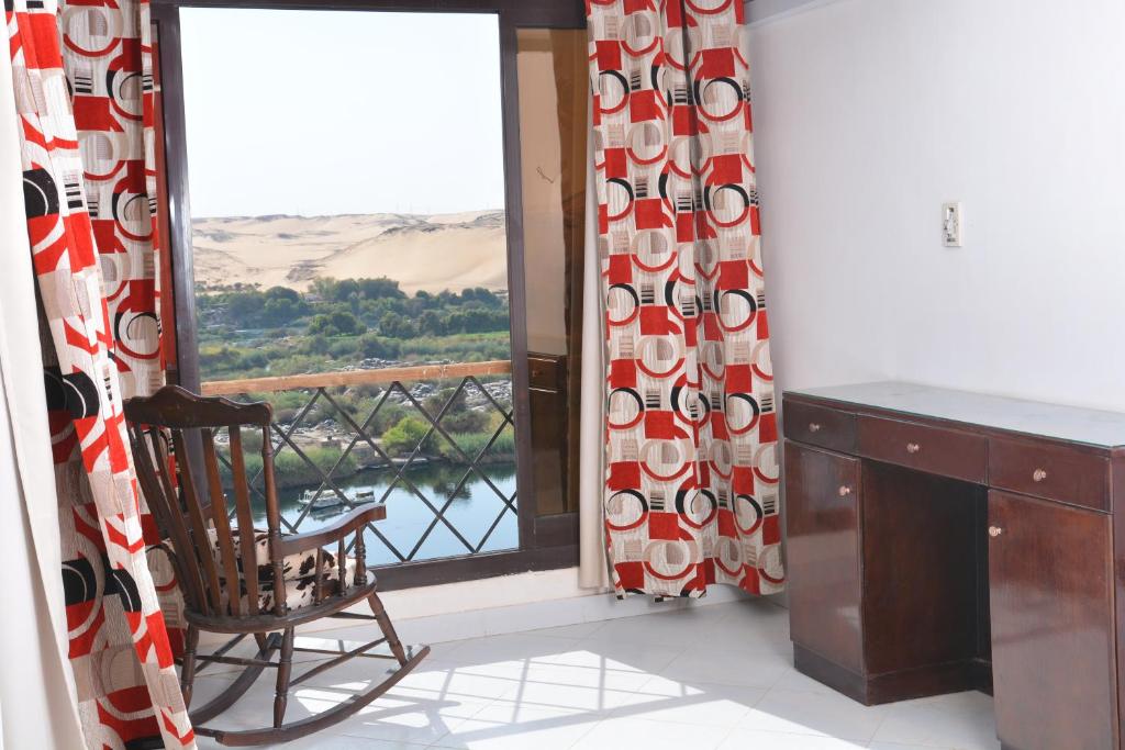 ASWAN NILE PALACE (swimming pool-rooftop-Nile view) - 12