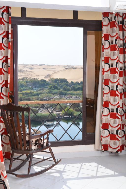 ASWAN NILE PALACE (swimming pool-rooftop-Nile view) - 10