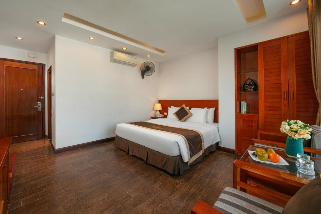 Postel nebo postele na pokoji v ubytování Bounty Hotel