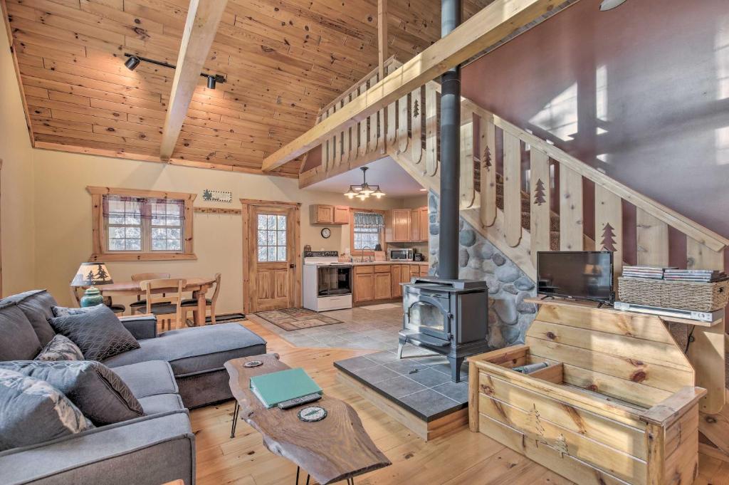 Northwoods Hideaway, 1 Mi to Squirrel Lake!, Minocqua Bijgewerkte