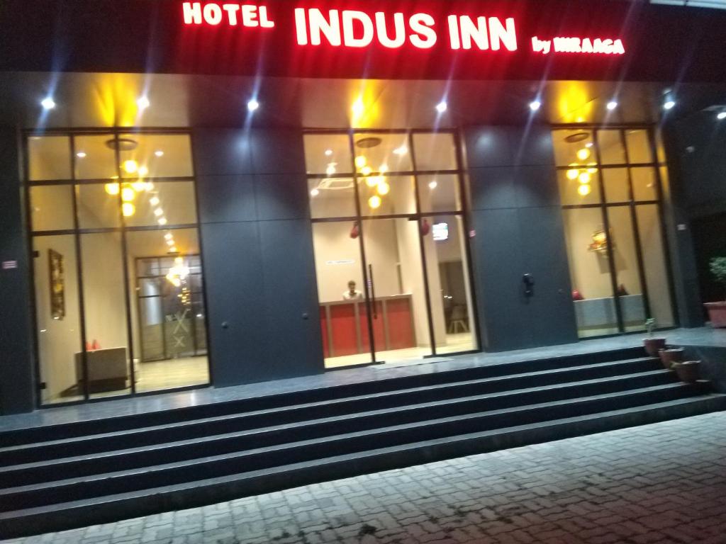 een gebouw met trappen voor een hotelinois inn bij HOTEL INDUS INN in Pune
