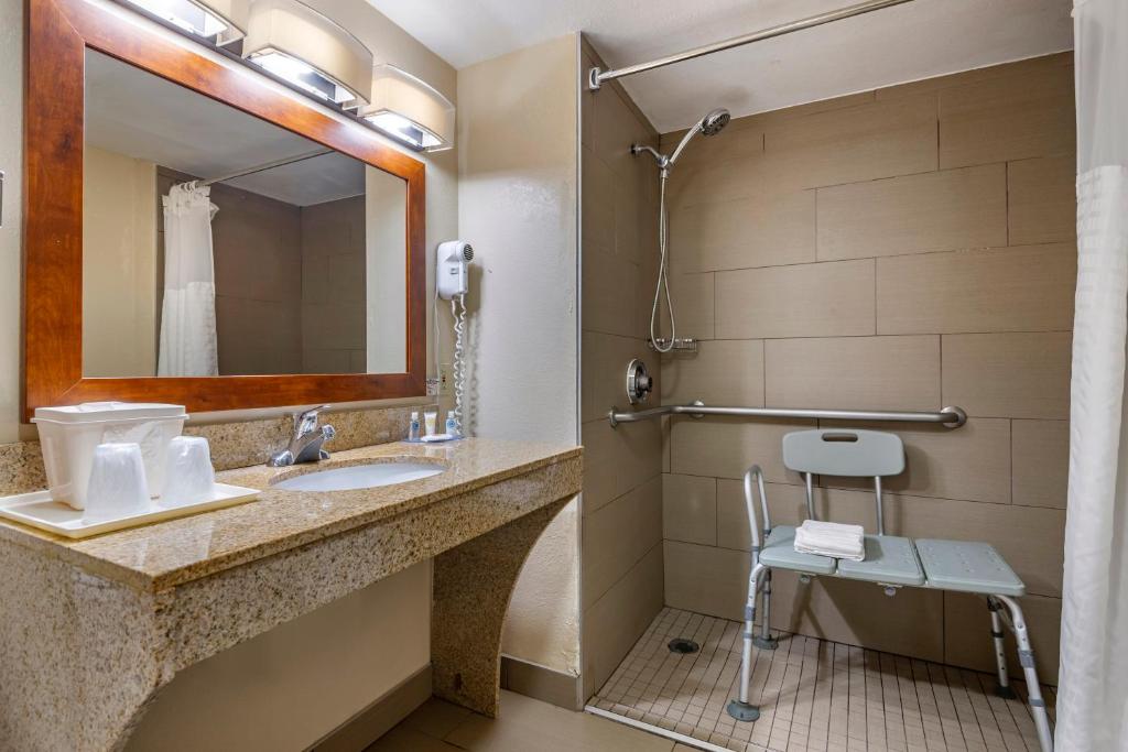 Comfort Inn Matthews / Charlotte photo