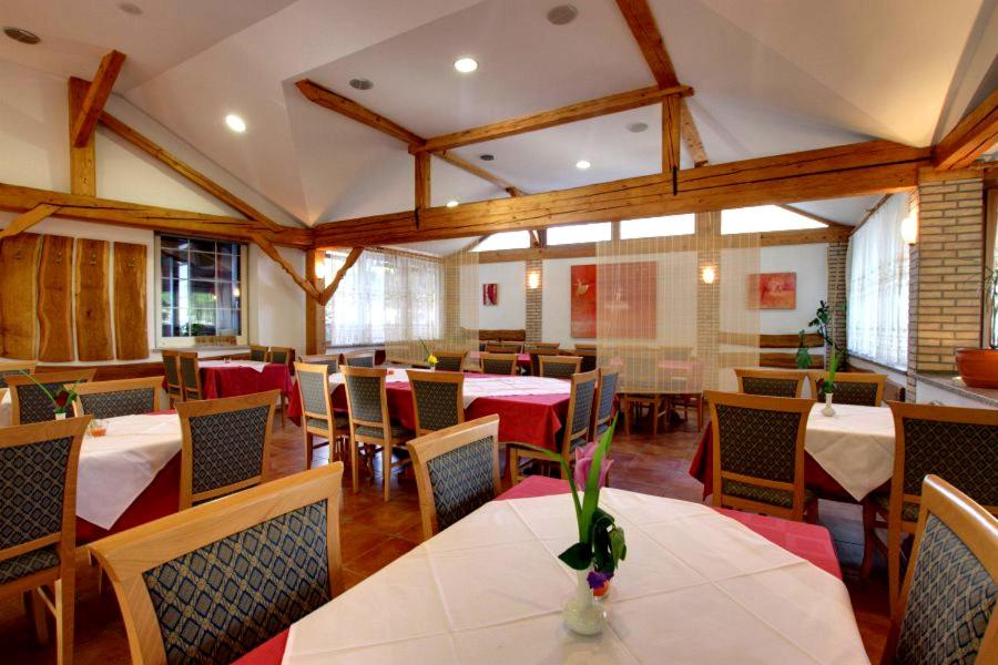 Restaurace v ubytování Guesthouse Zorko Gostilna Domen