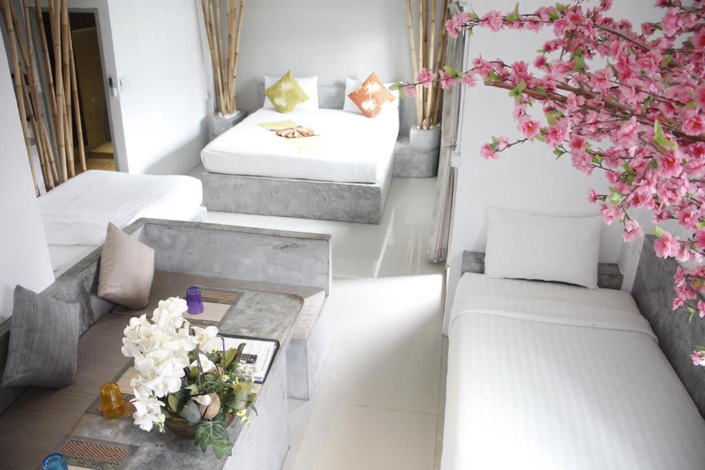 Ein Bett oder Betten in einem Zimmer der Unterkunft Samui Beach Residence Hotel