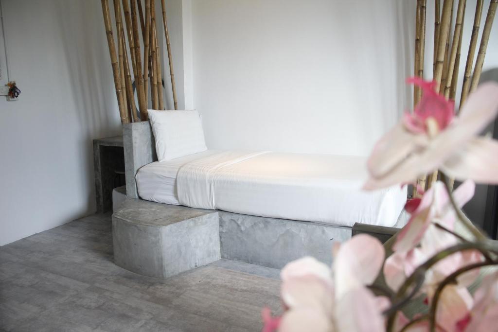 Ein Bett oder Betten in einem Zimmer der Unterkunft Samui Beach Residence Hotel