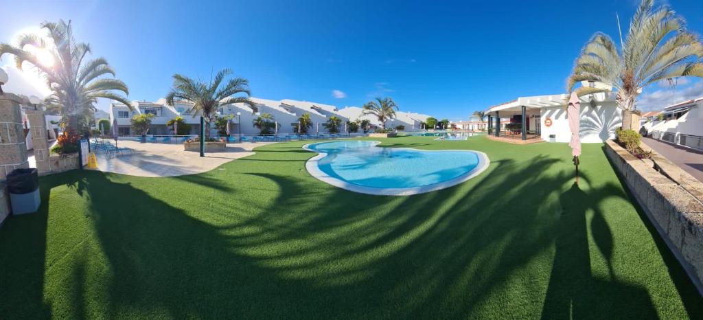 an overhead view of a golf course with palm trees at Hotel Malibu Park in Adeje