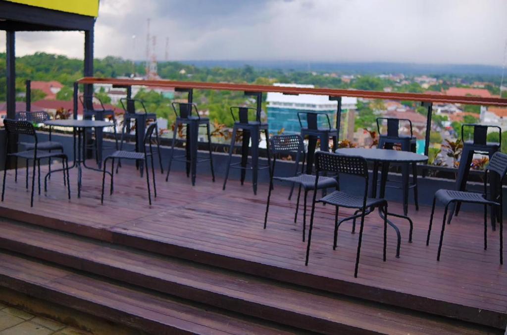Balkón nebo terasa v ubytování MaxOneHotels Loji Kridanggo @Boyolali
