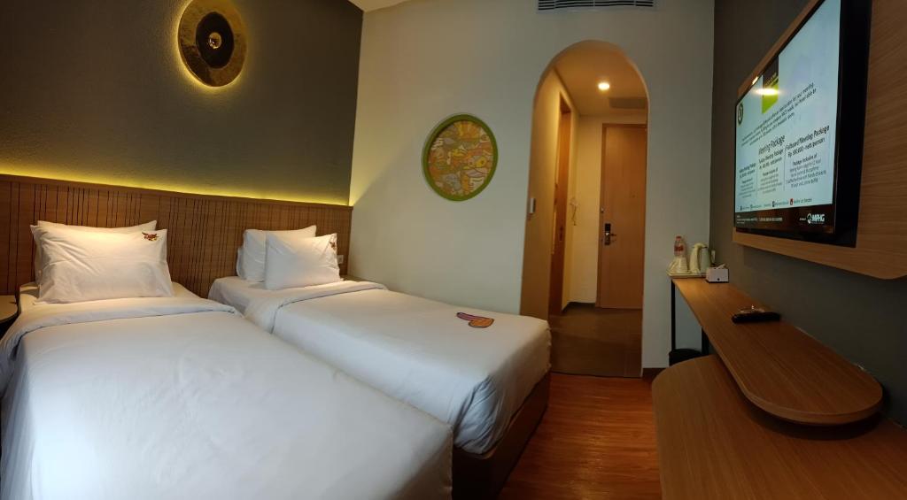 Postel nebo postele na pokoji v ubytování MaxOneHotels Loji Kridanggo @Boyolali