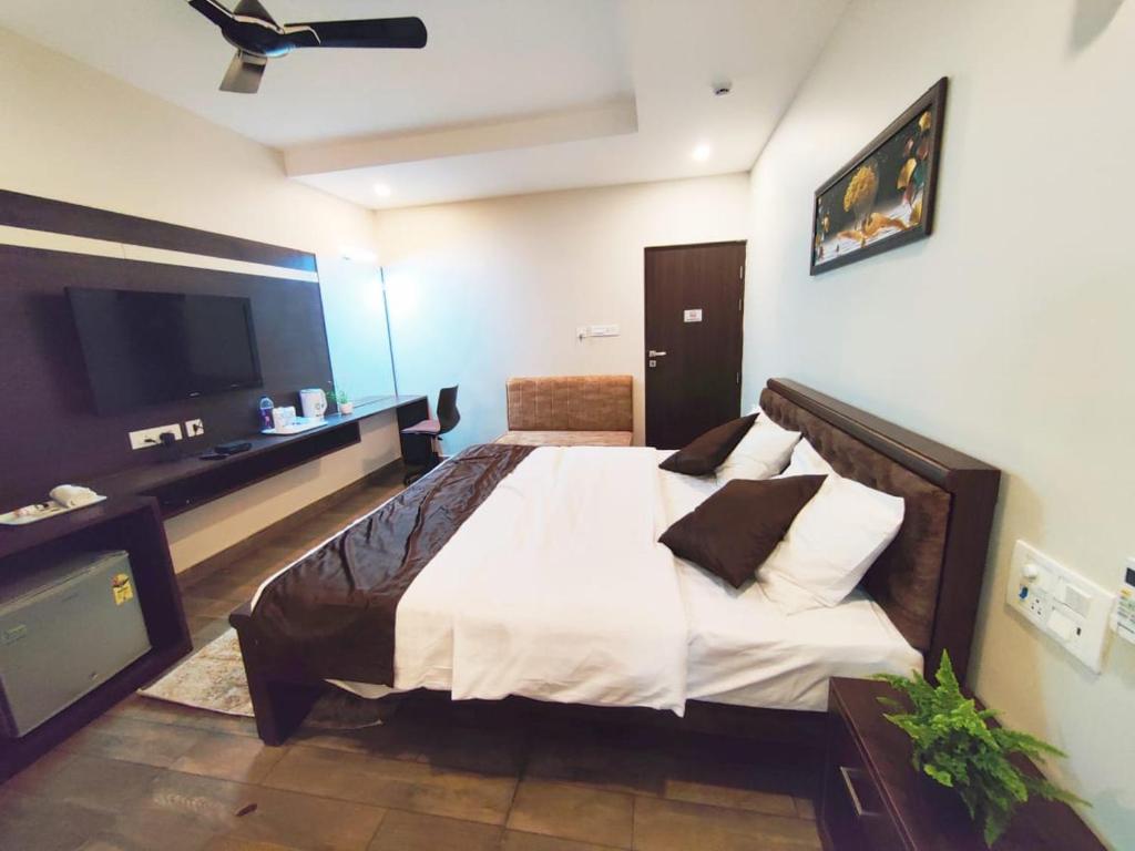 Postel nebo postele na pokoji v ubytování HOTEL PARK KRISHNA