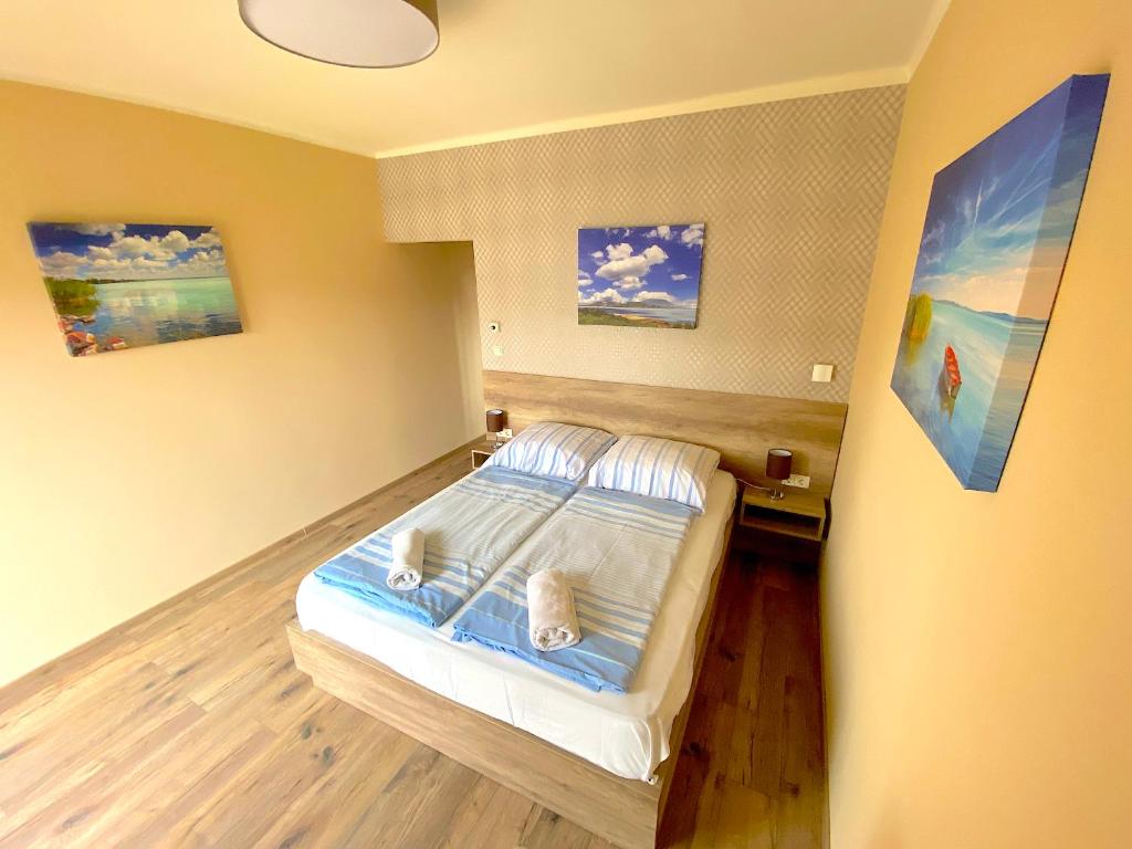 Postel nebo postele na pokoji v ubytování Unio Vendégház 3