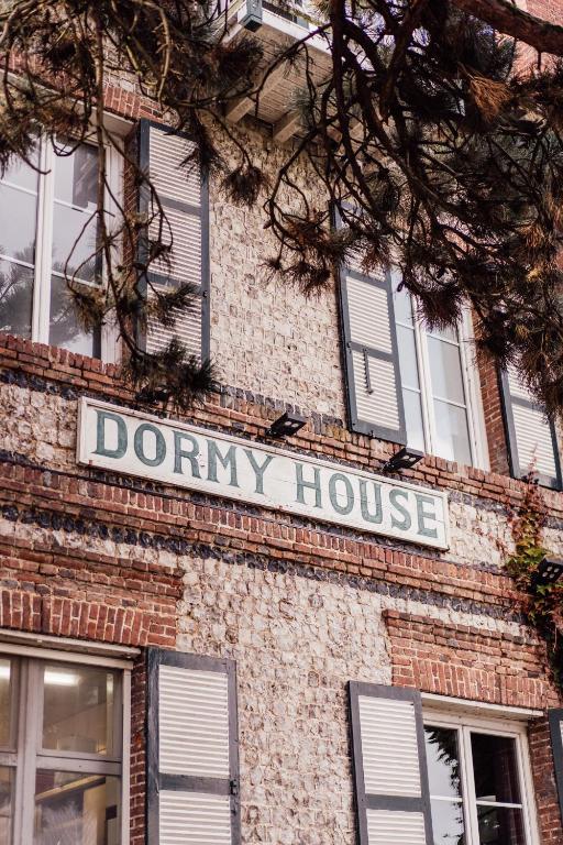 a sign on the side of a brick building at Dormy House in Étretat