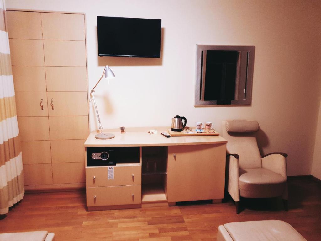 TV a/nebo společenská místnost v ubytování Biały Słoń DELUX