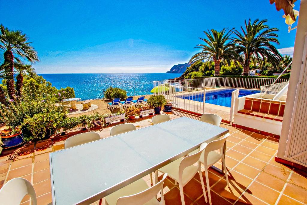 Celia - oceanfront villa in Costa Blanca, Benissa ...