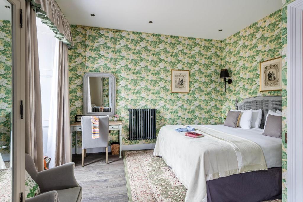 Meikleour Arms Hotel & Restaurant - 