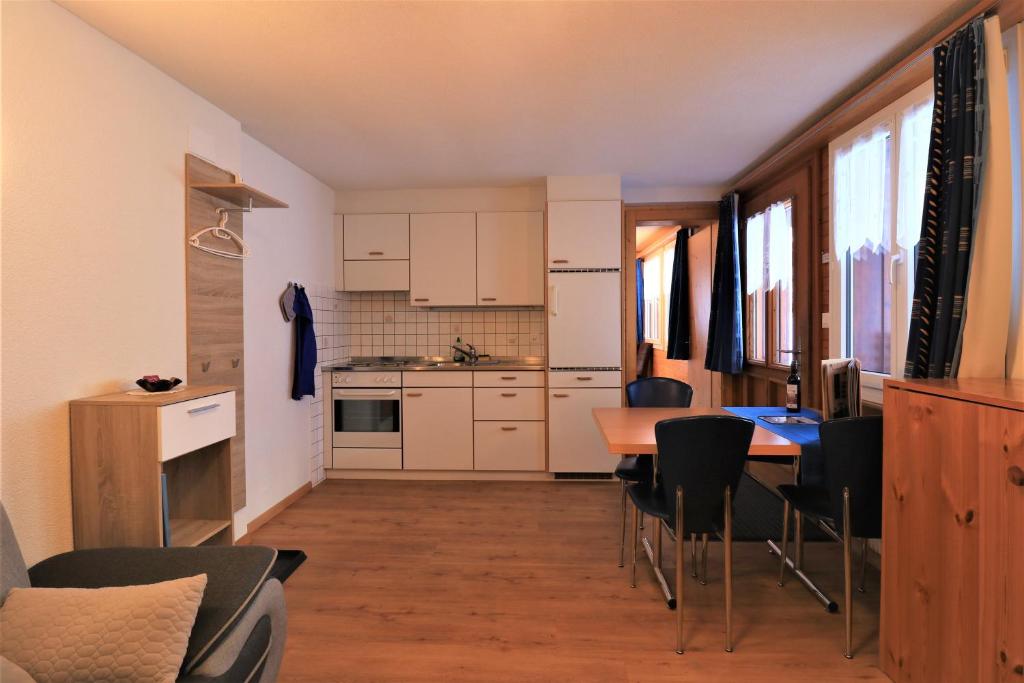 Kuchyň nebo kuchyňský kout v ubytování Chalet Ideal Saas-Fee