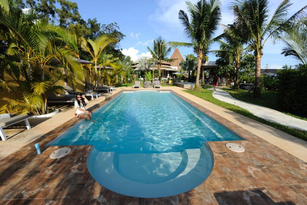 Bazén v ubytování Barong Resort nebo v jeho okolí