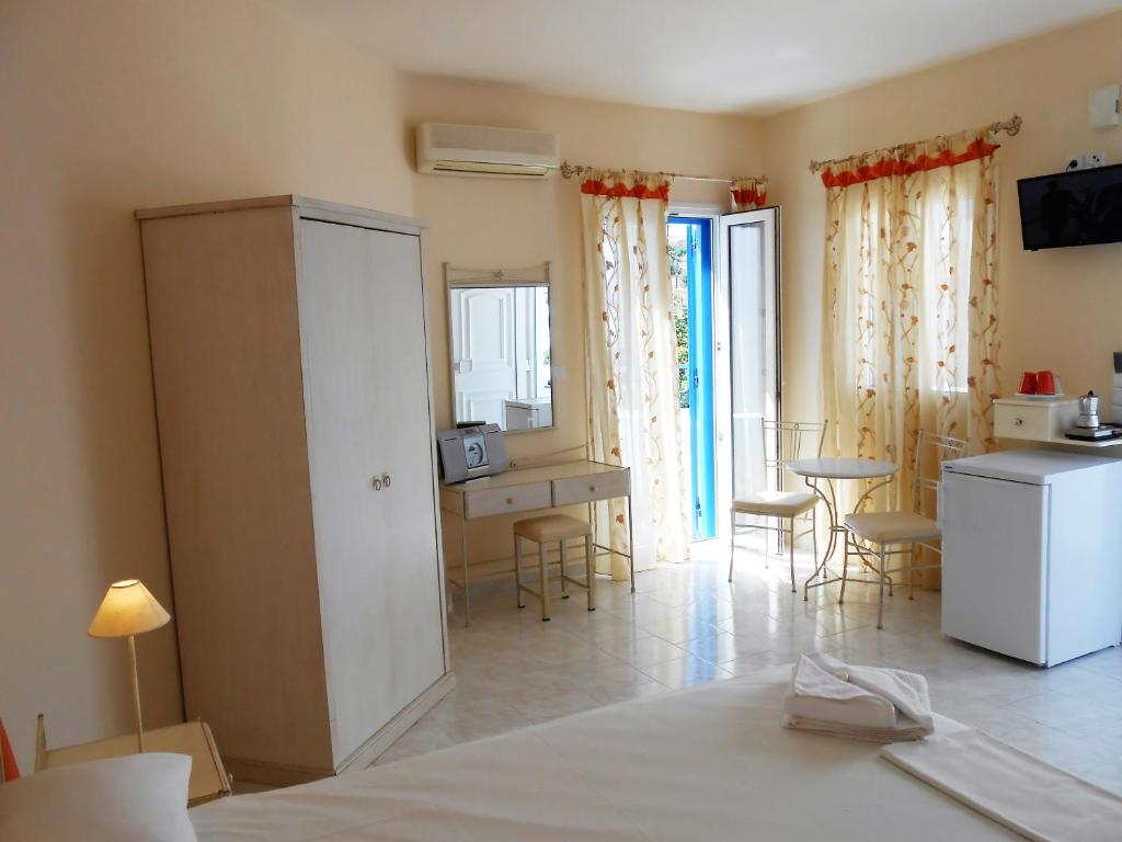 A kitchen or kitchenette at Livanios Studios