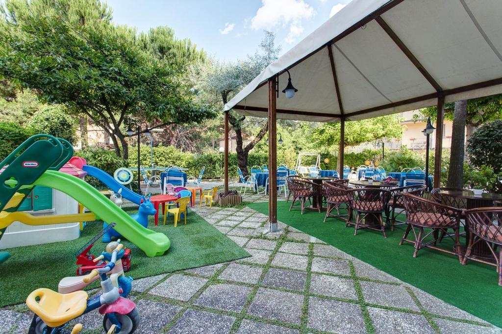 Herní místnost nebo prostor pro děti v ubytování Hotel Real