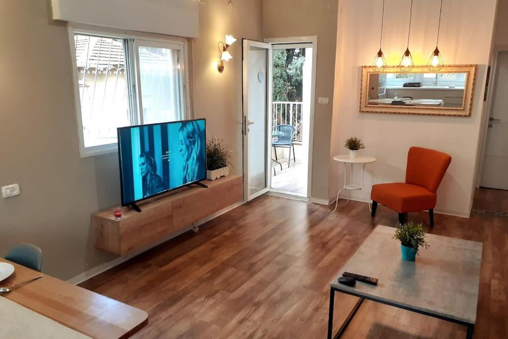 magical apartment close to the Baha'i Gardens - Two-Bedroom Apartment
