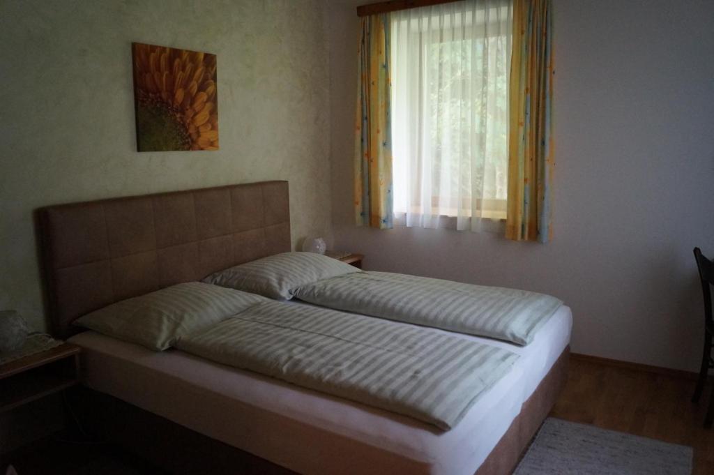 Postel nebo postele na pokoji v ubytování Gasthof Post