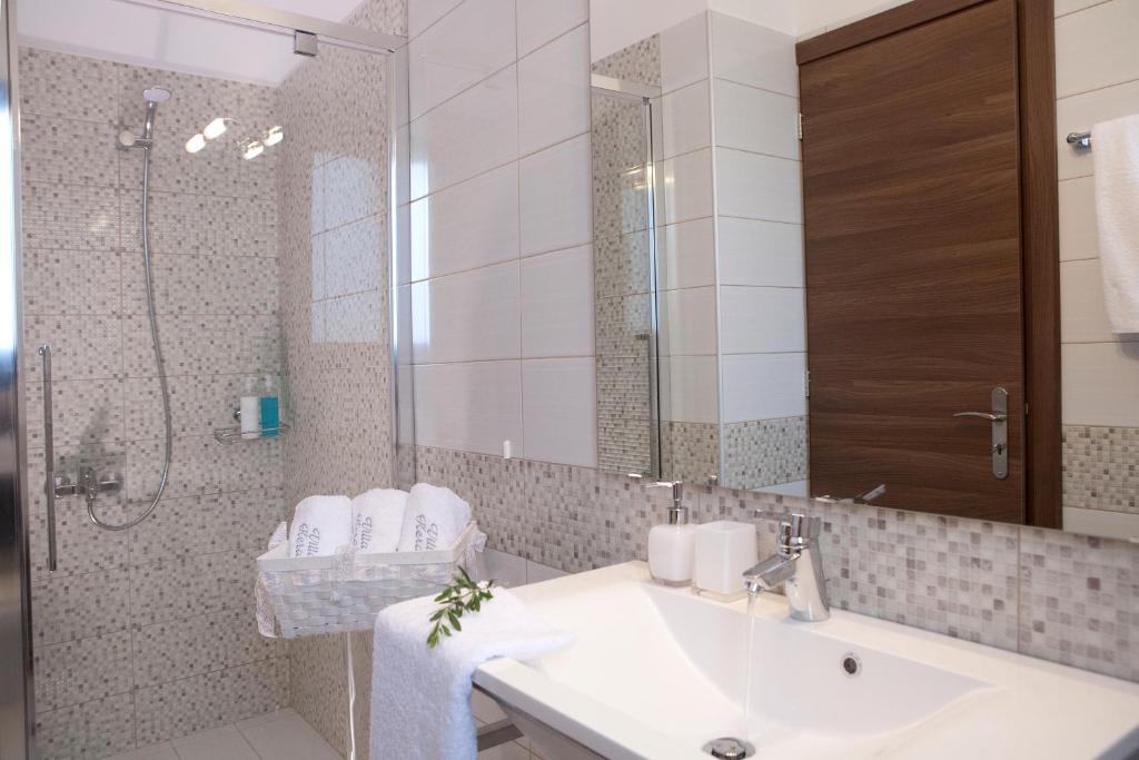 Kúpeľňa v ubytovaní Heavenly Heights Villas By KB Hospitality