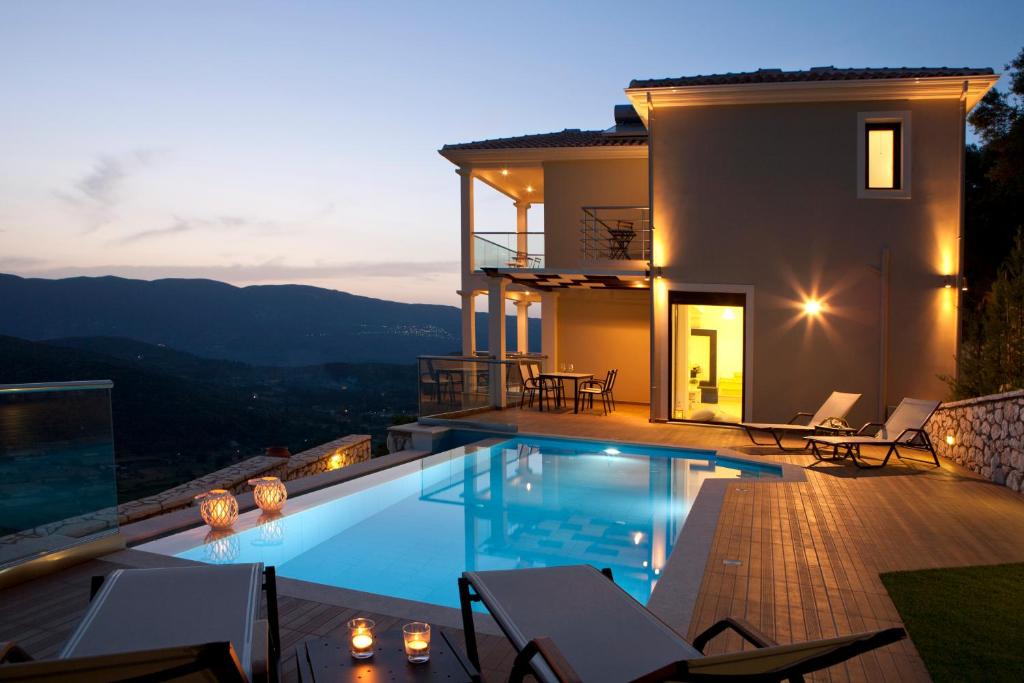 Bazén v ubytovaní Heavenly Heights Villas By KB Hospitality alebo v jeho blízkosti