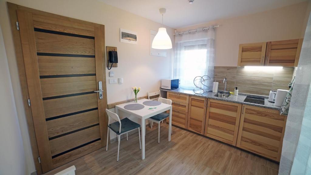 Kuchyňa alebo kuchynka v ubytovaní Fenyves Apartmanok