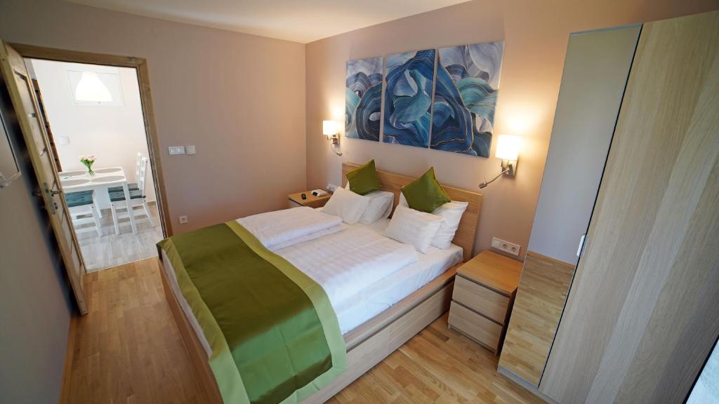 Posteľ alebo postele v izbe v ubytovaní Fenyves Apartmanok