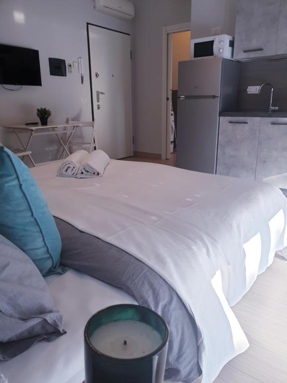 Postel nebo postele na pokoji v ubytování Michelangelo Apartments con parcheggio gratuito in loco e self check in