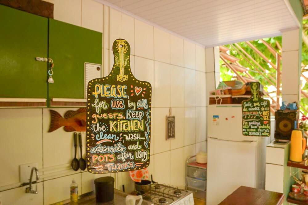 Kuchyň nebo kuchyňský kout v ubytování Hostel MPB Ilha Grande