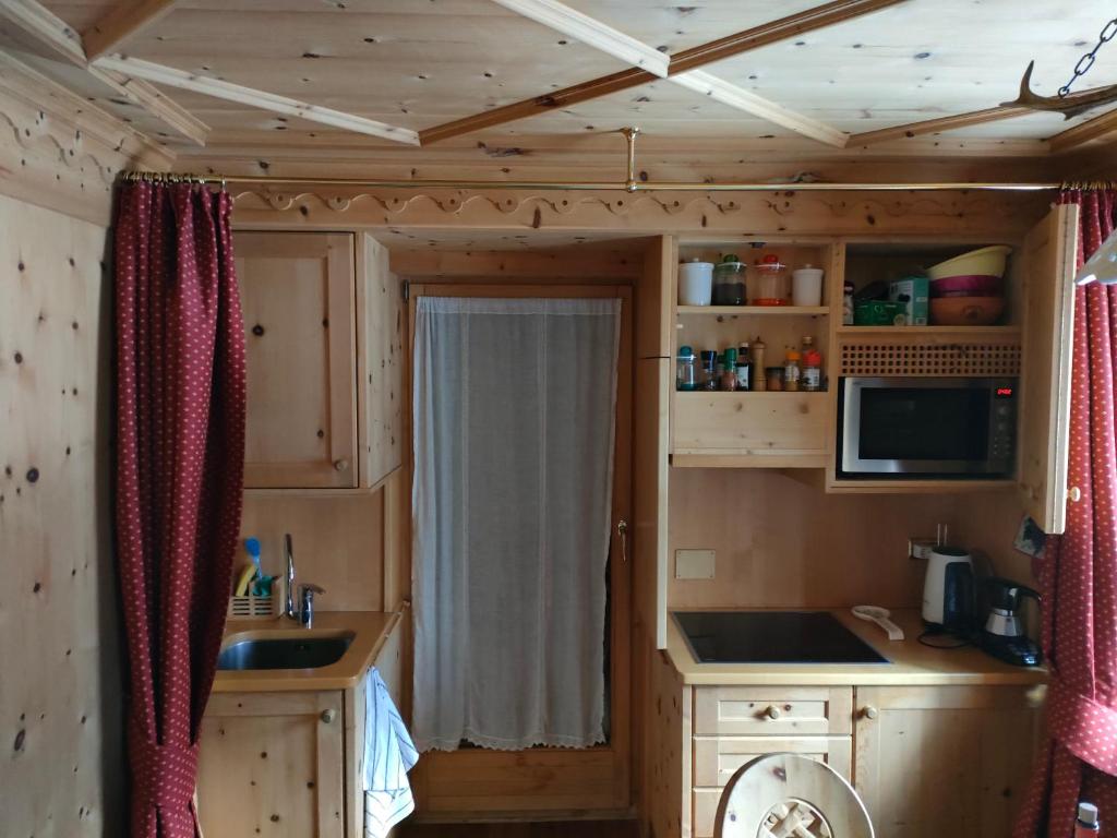 Kuchyň nebo kuchyňský kout v ubytování Appartamento Gliera