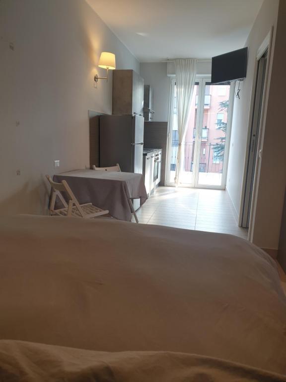 Postel nebo postele na pokoji v ubytování Michelangelo Apartments con parcheggio gratuito in loco e self check in