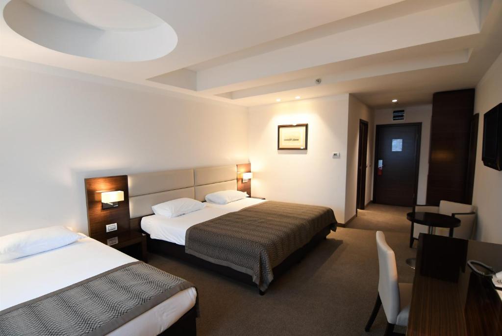 Hotel Aristos - Deluxe Triple Room