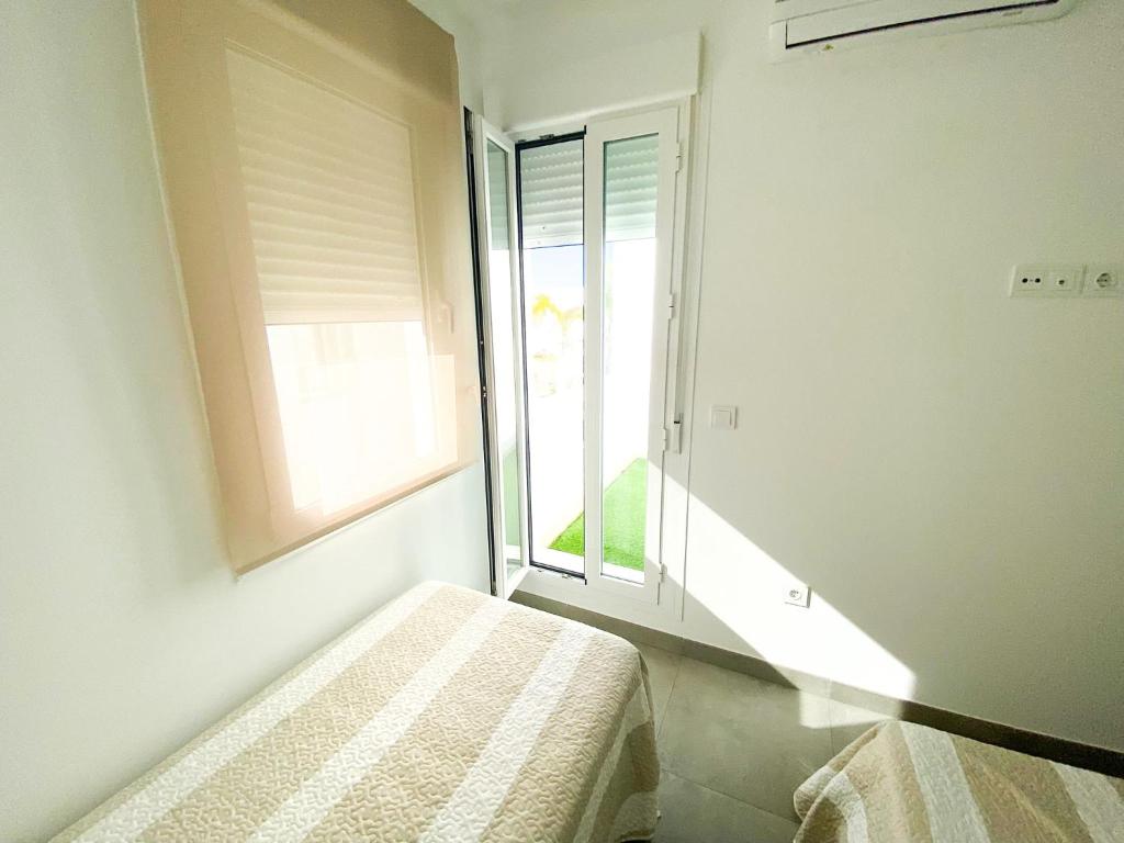 Postel nebo postele na pokoji v ubytování Casa moderna, piscina, playa, TV75, Netflix, PS4