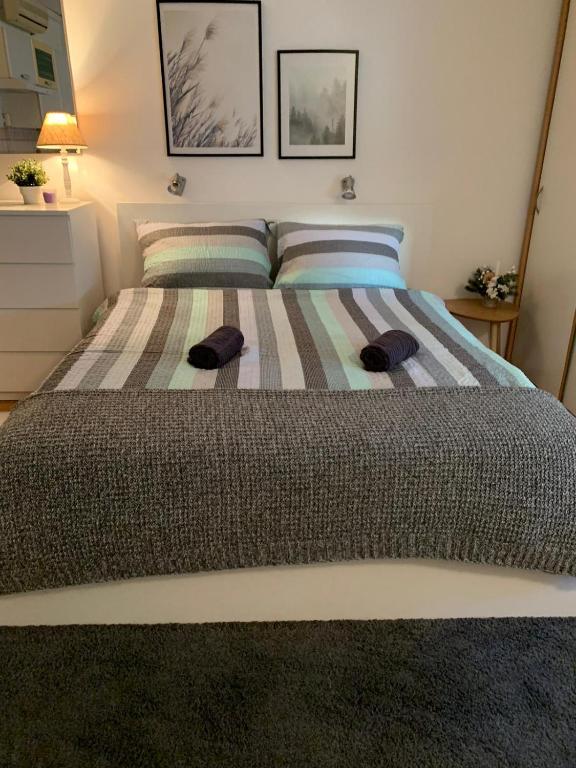 Posteľ alebo postele v izbe v ubytovaní Šarmantni apartman Malecka 2