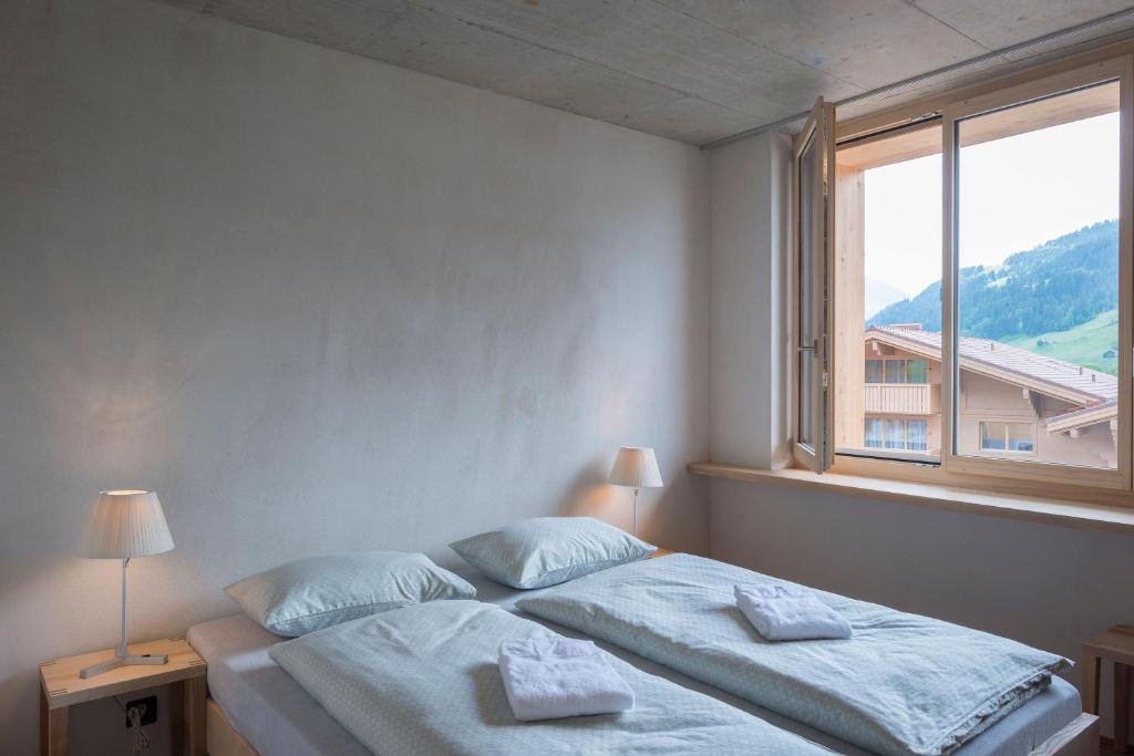 Postel nebo postele na pokoji v ubytování Saanen Gstaad Youth Hostel