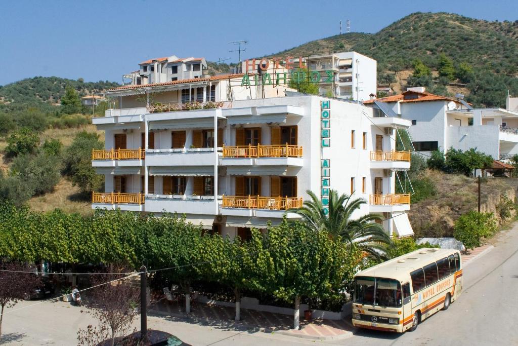 Nespecifikovaný výhled na hory nebo výhled na hory při pohledu z hotelu