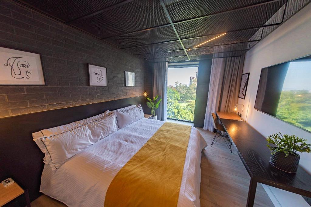 Postel nebo postele na pokoji v ubytování FULTON Business Luxury HOTEL